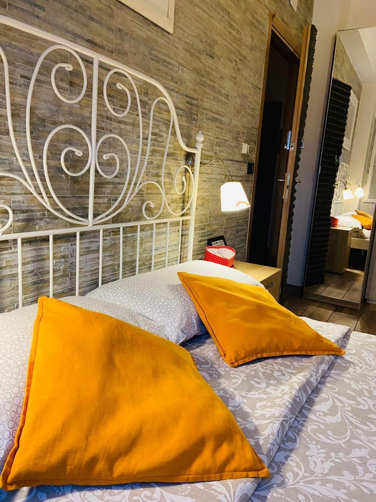 Europe Station Rooms Parma Luaran gambar