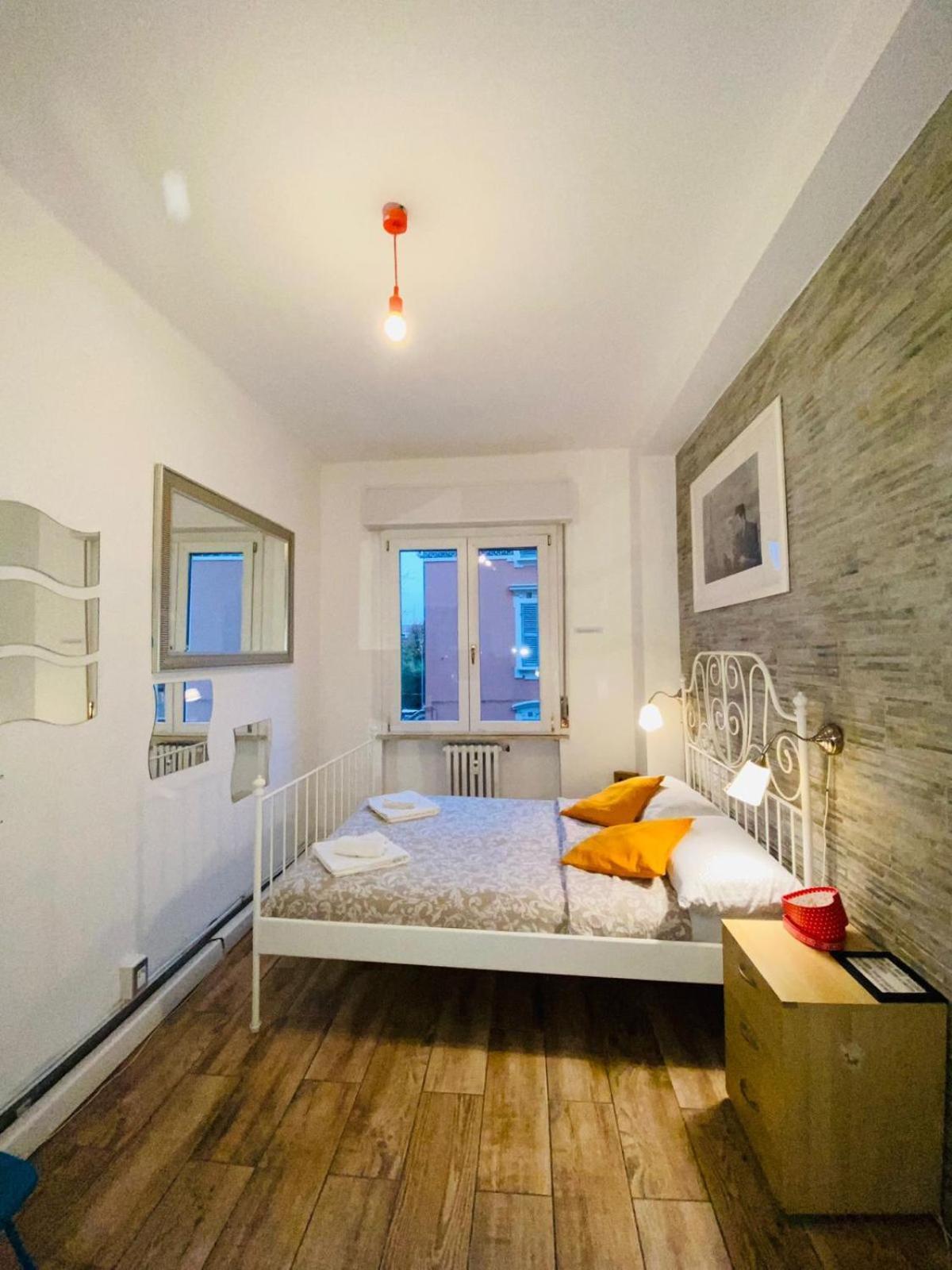 Europe Station Rooms Parma Luaran gambar
